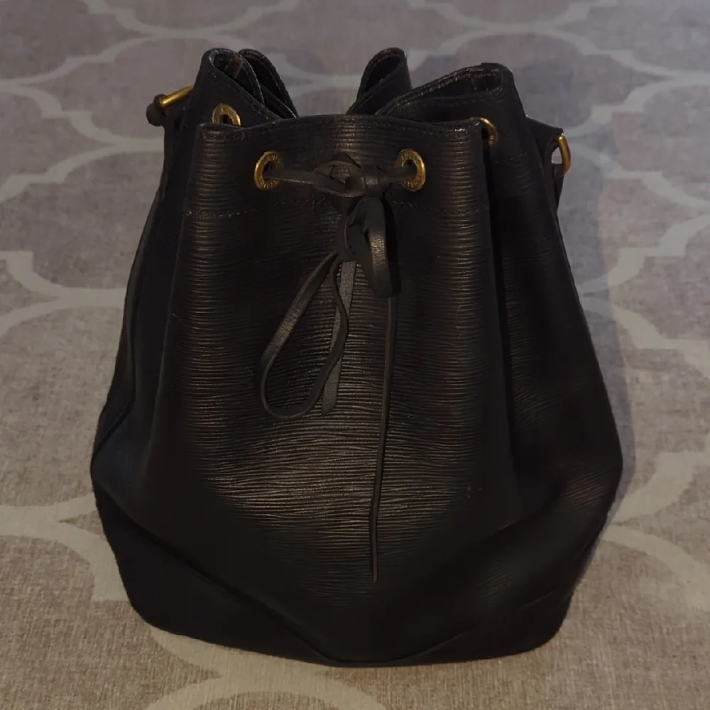 Louis Vuitton Black Epi Bucket Bag Vintage 80s - Picture 11 of 11